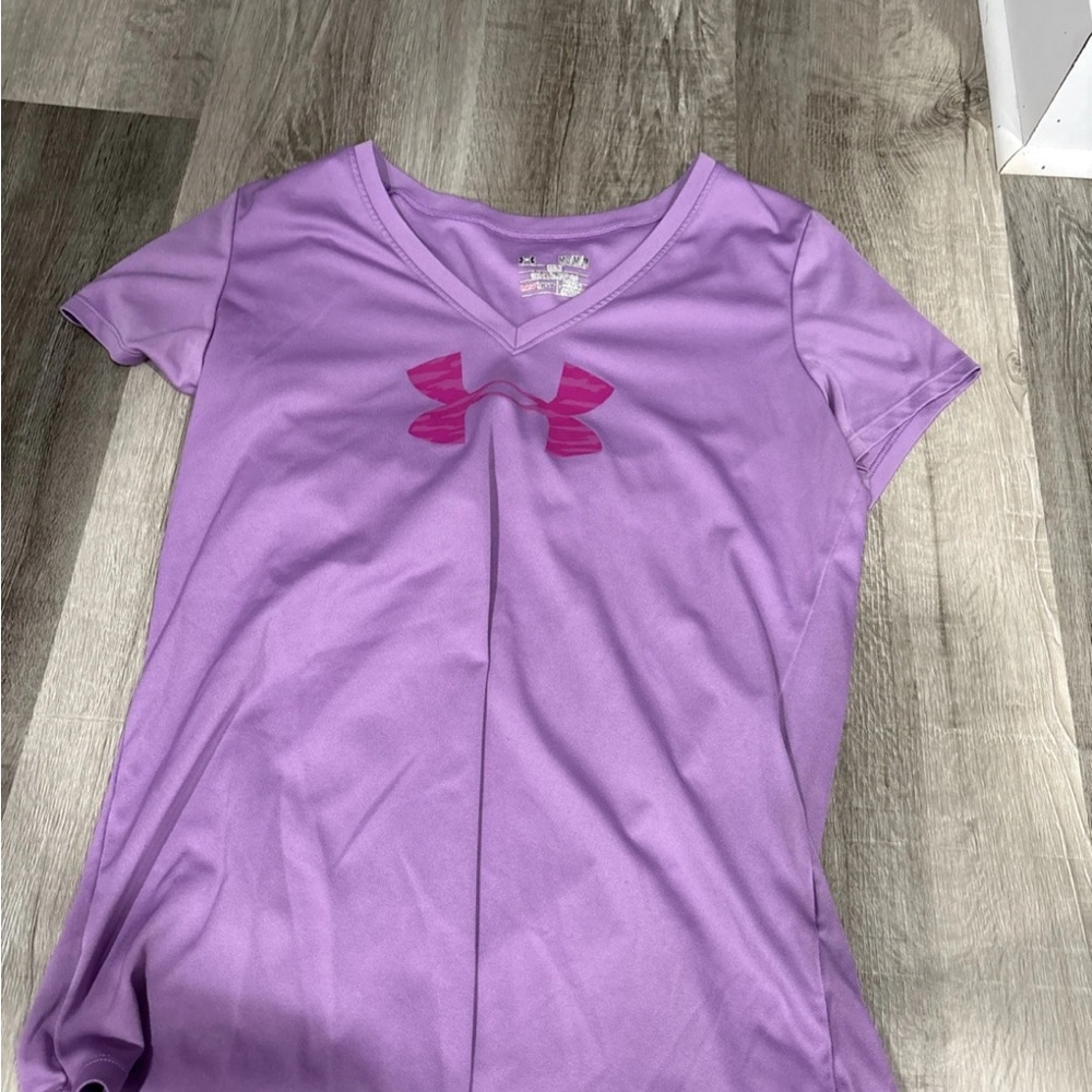 Under Armour Women's Lavender V-Neck Tee